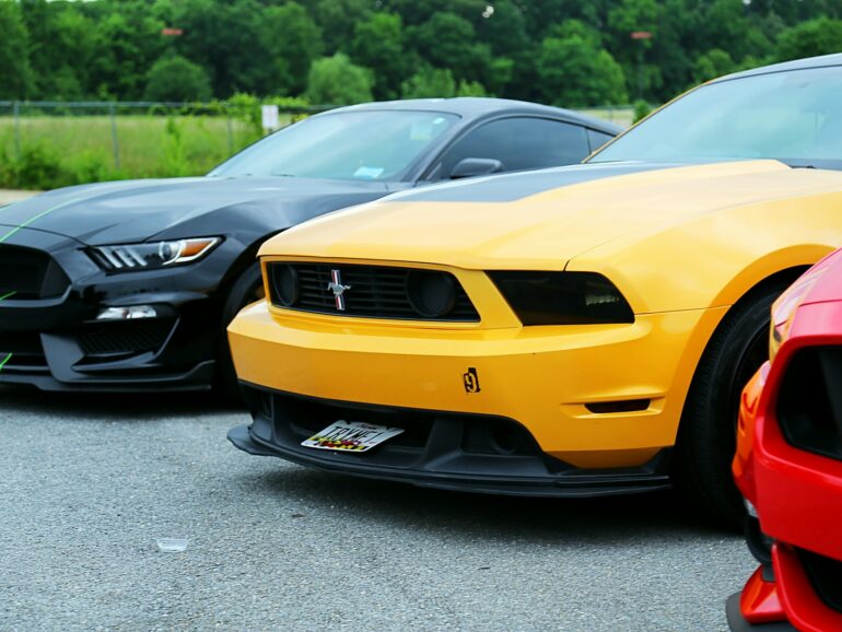 Co jest lepsze Camaro czy Mustang?