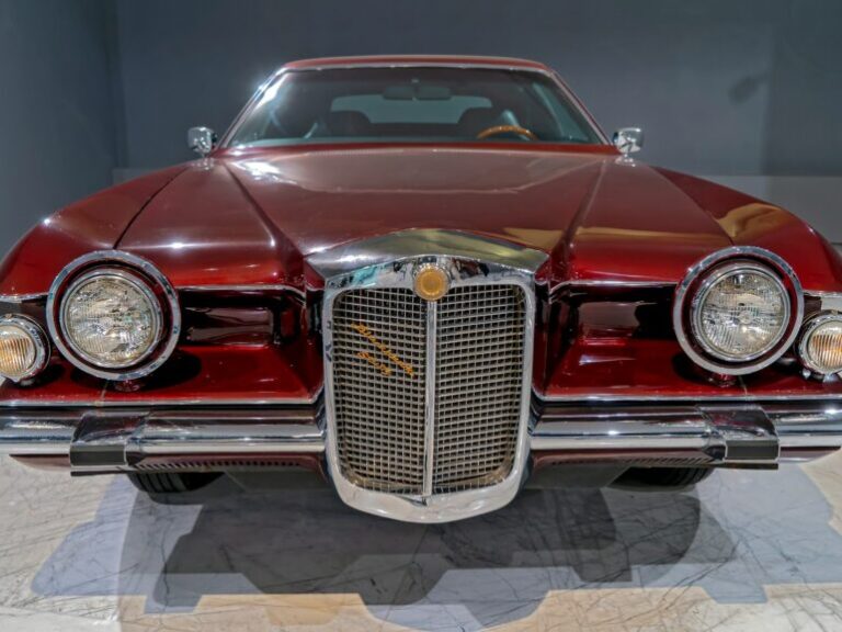 Stutz Blackhawk – najdroższy amerykańskich samochód 1971 r.