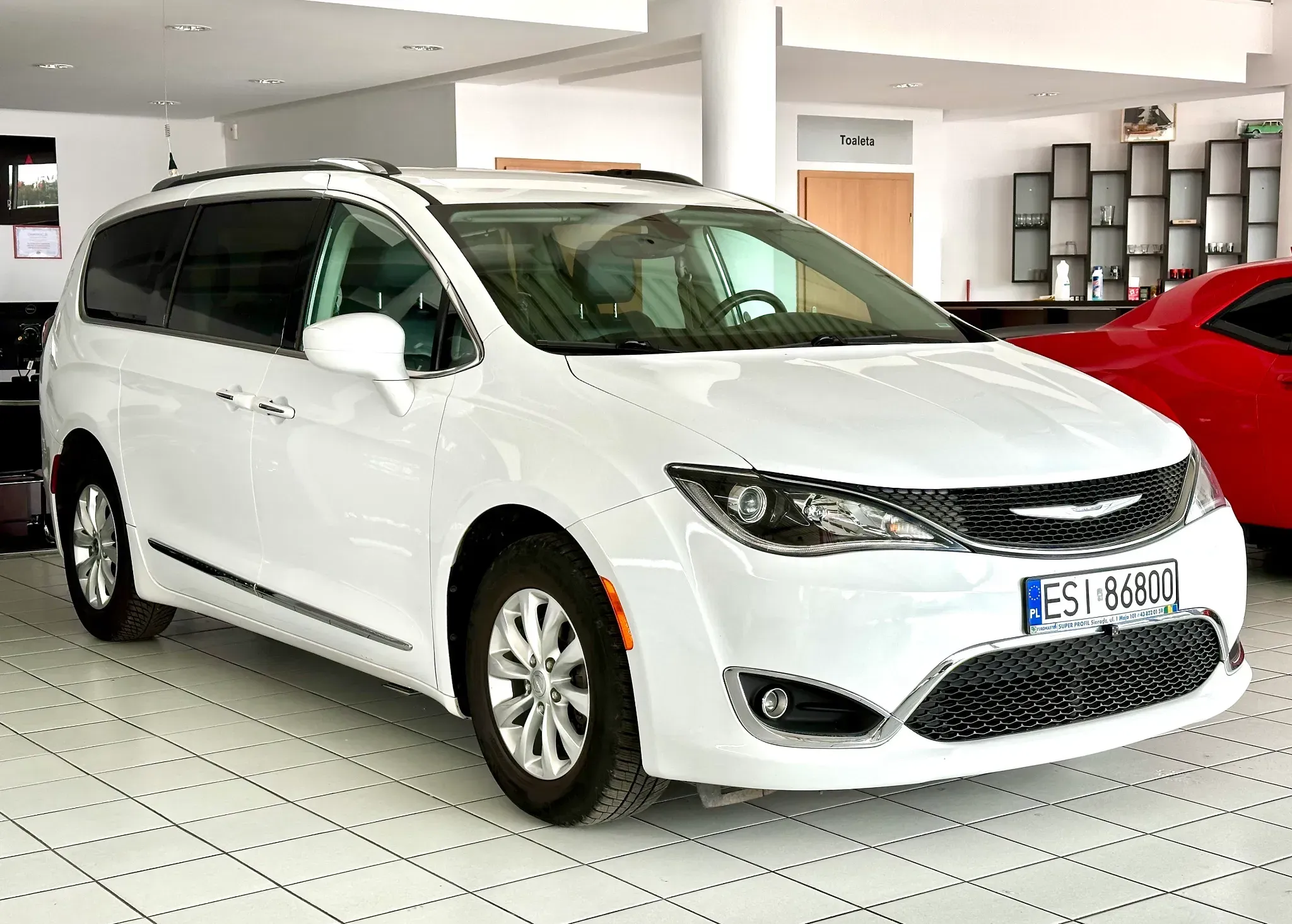 chrysler-pacifica_0-1